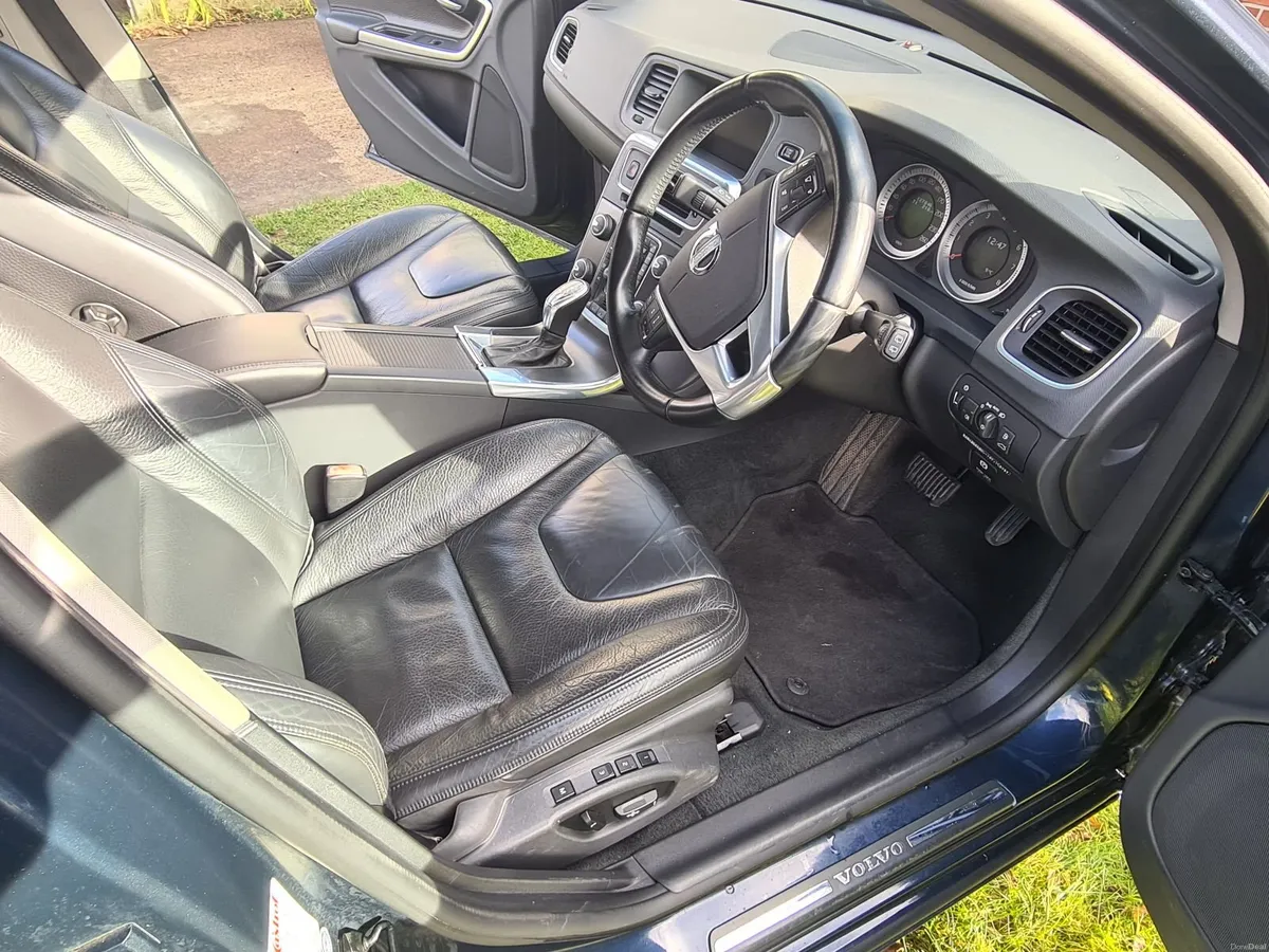 Volvo V60 180HP - Image 4