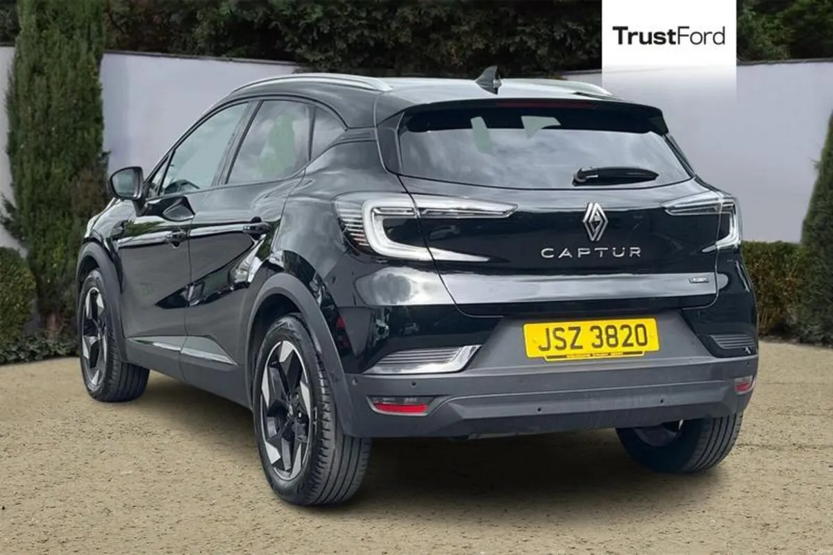 Renault Captur Techno - Image 2