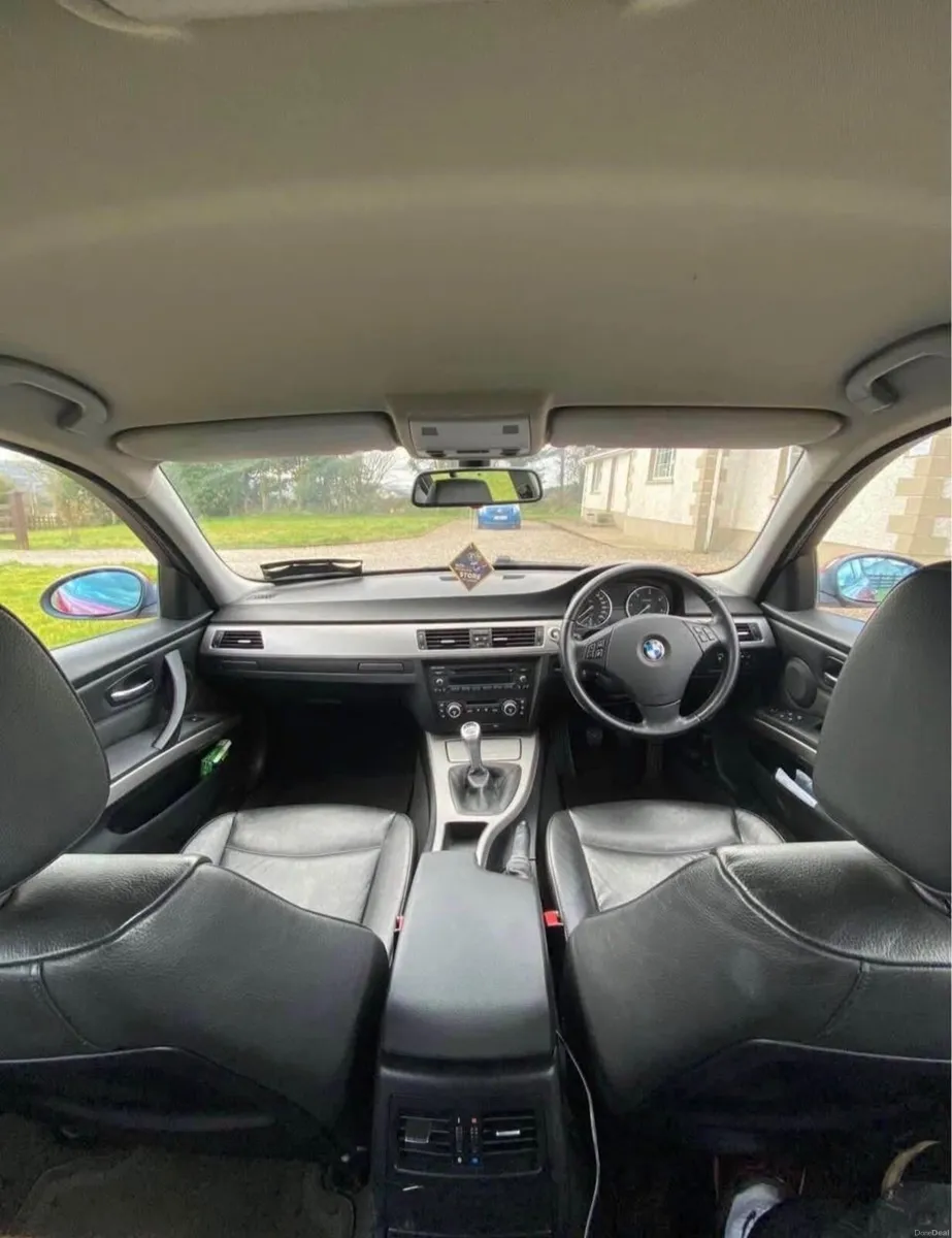 BMW 3-Series - Image 2