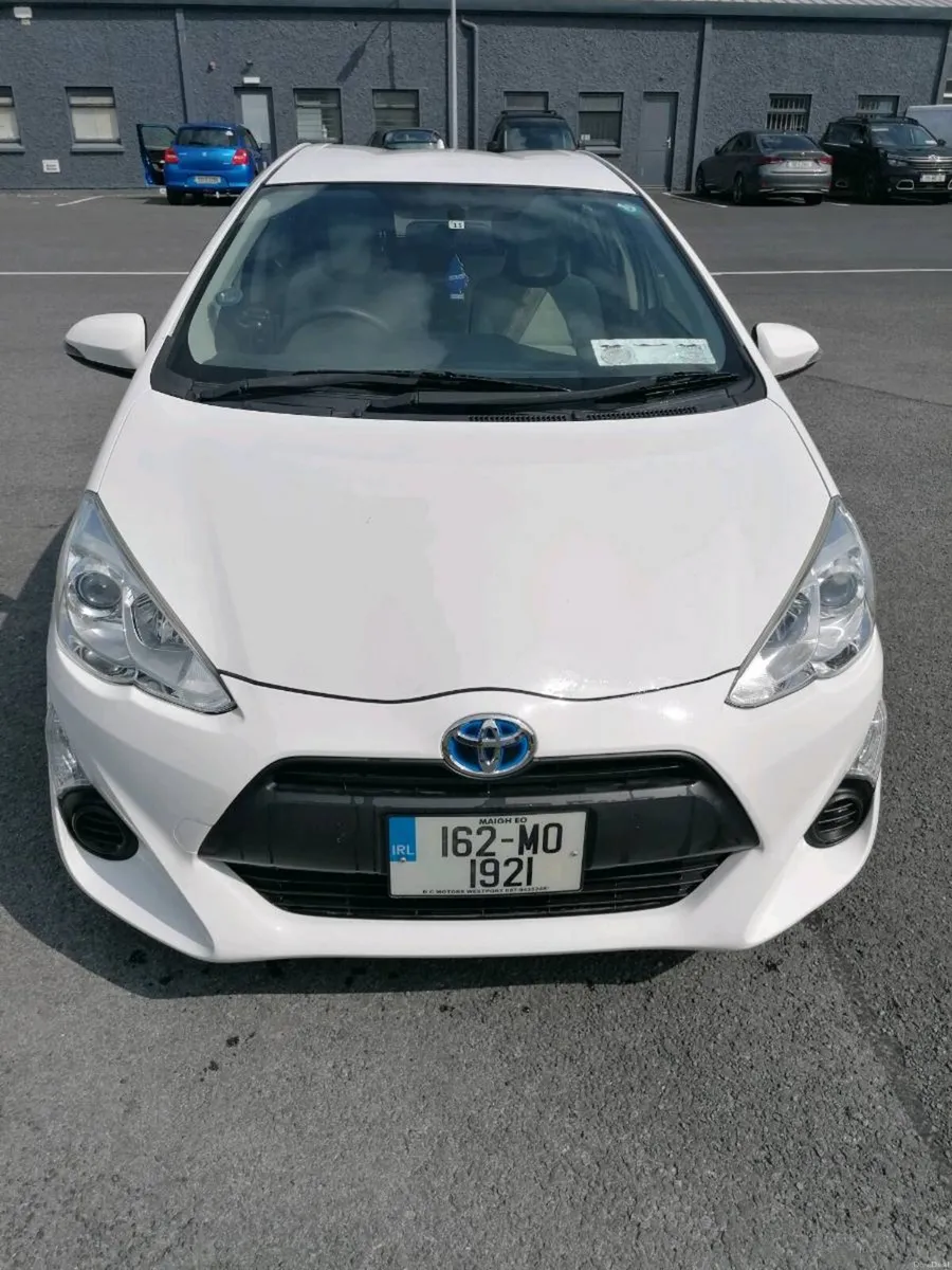 162 Toyota aqua hybrid - Image 1