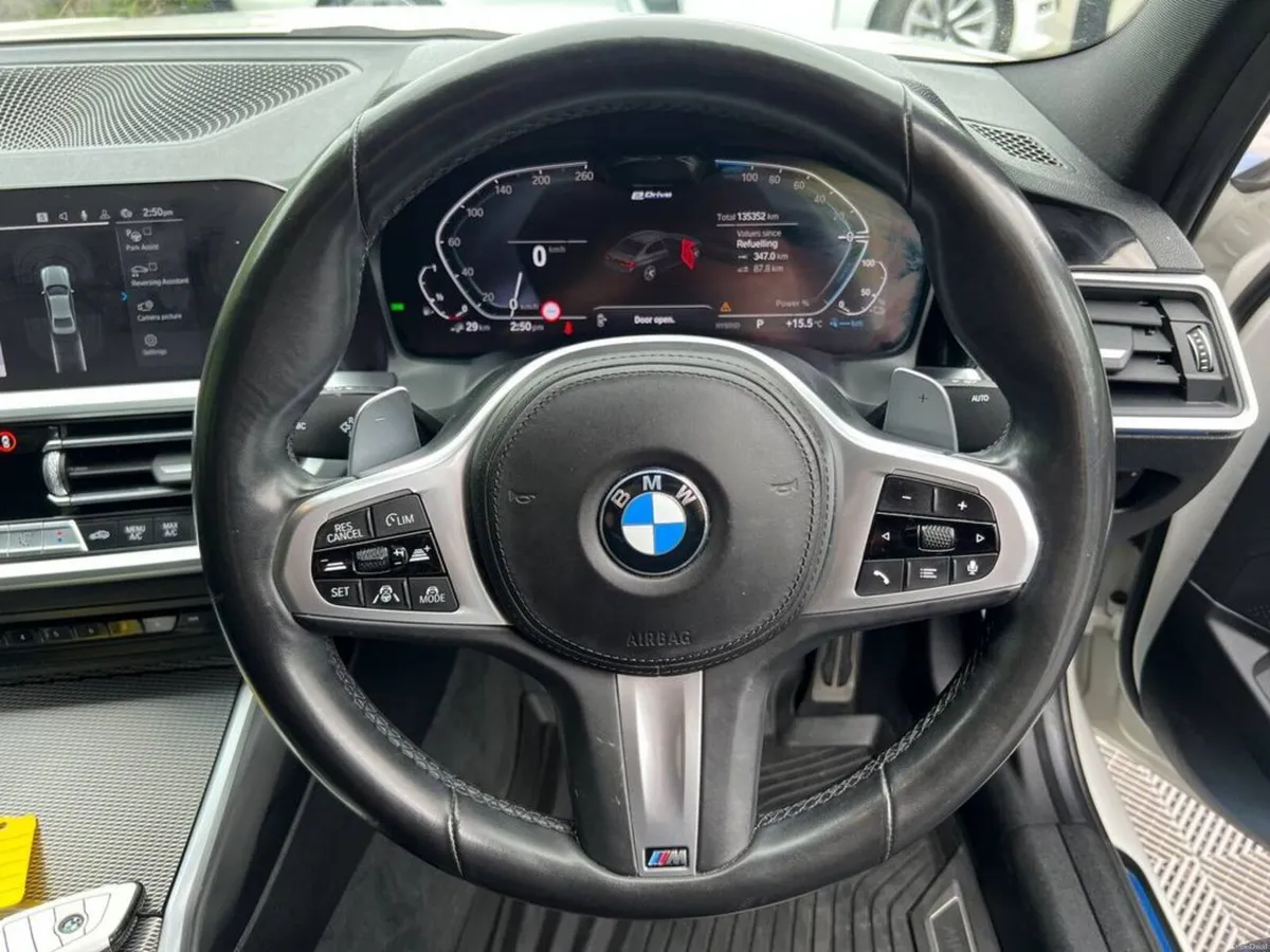 BMW 3-Series 330e M-SPORT COMPETITION 2.0 HYBRID / - Image 4
