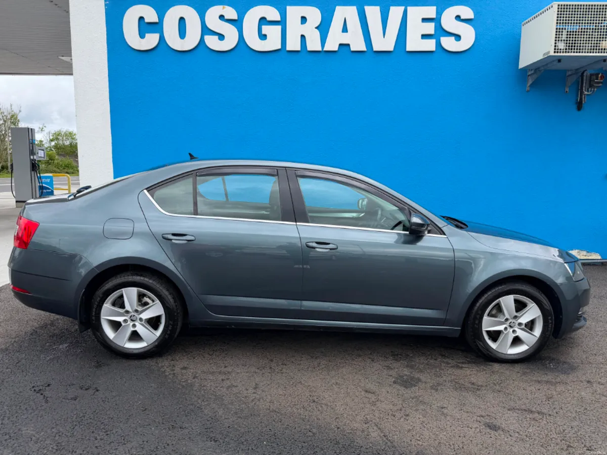 Skoda Octavia 1.6 TDI SE Technology 115PS 5DR * AP - Image 2