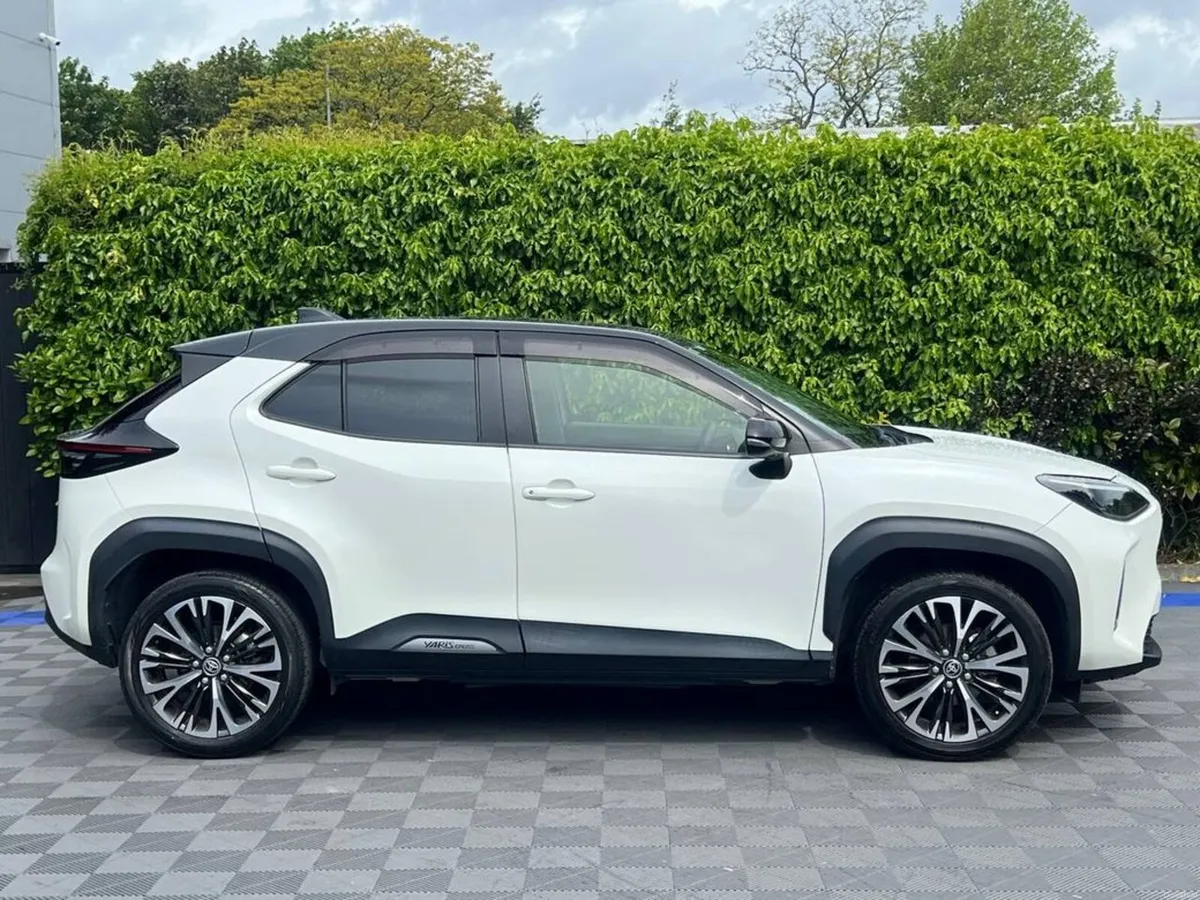 Toyota Yaris Cross 1.5 HYBRID AUTO // HEADS-UP DIS - Image 2