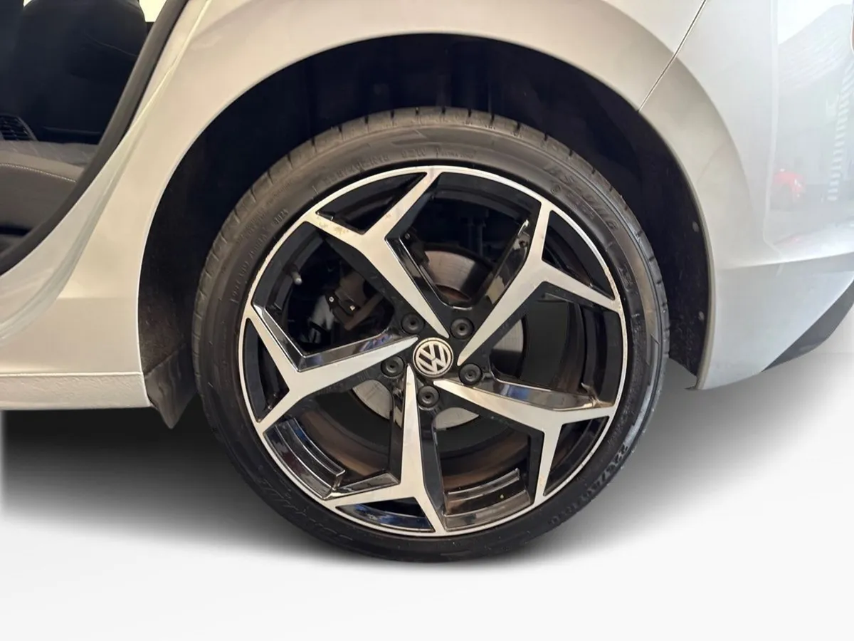 Volkswagen Golf 2.0TDI LIFE *FLASH SALE* €95 PER W - Image 5