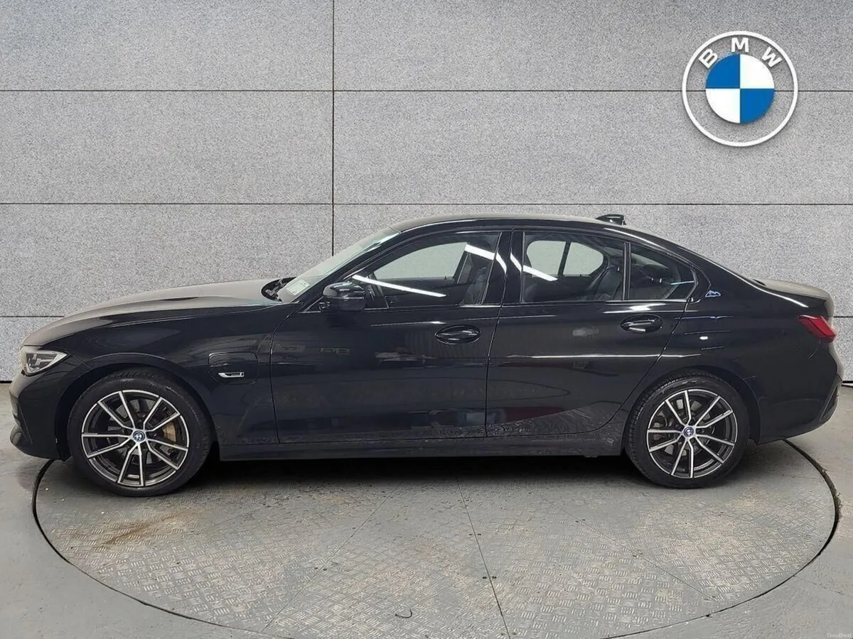 BMW 3-Series 330e Sport Pro Saloon - Image 3