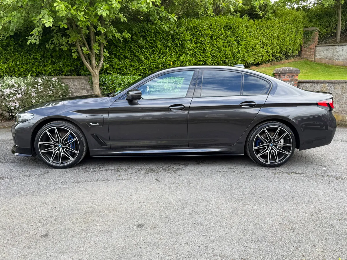 2023 BMW 530e M Sport - Image 2