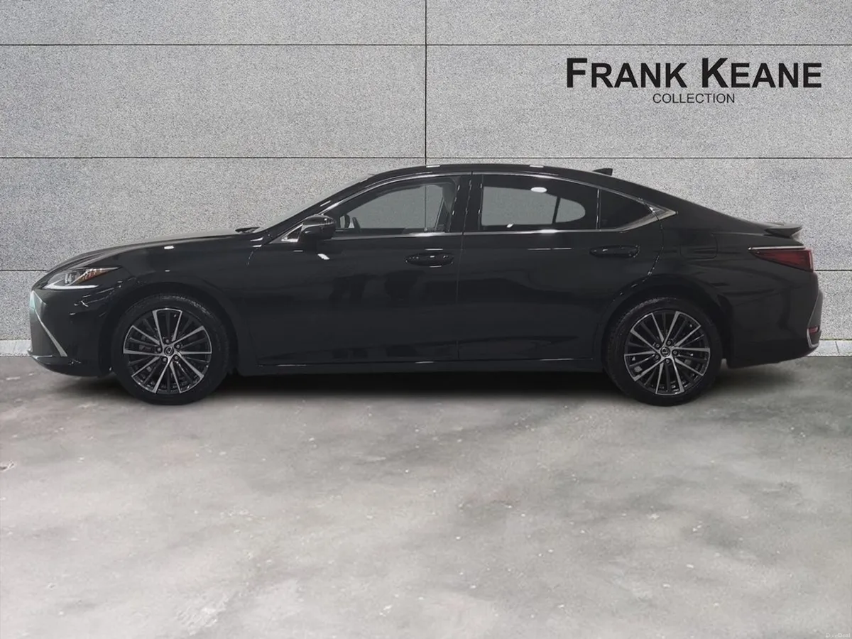 Lexus ES ES300h Dynamic - Image 4