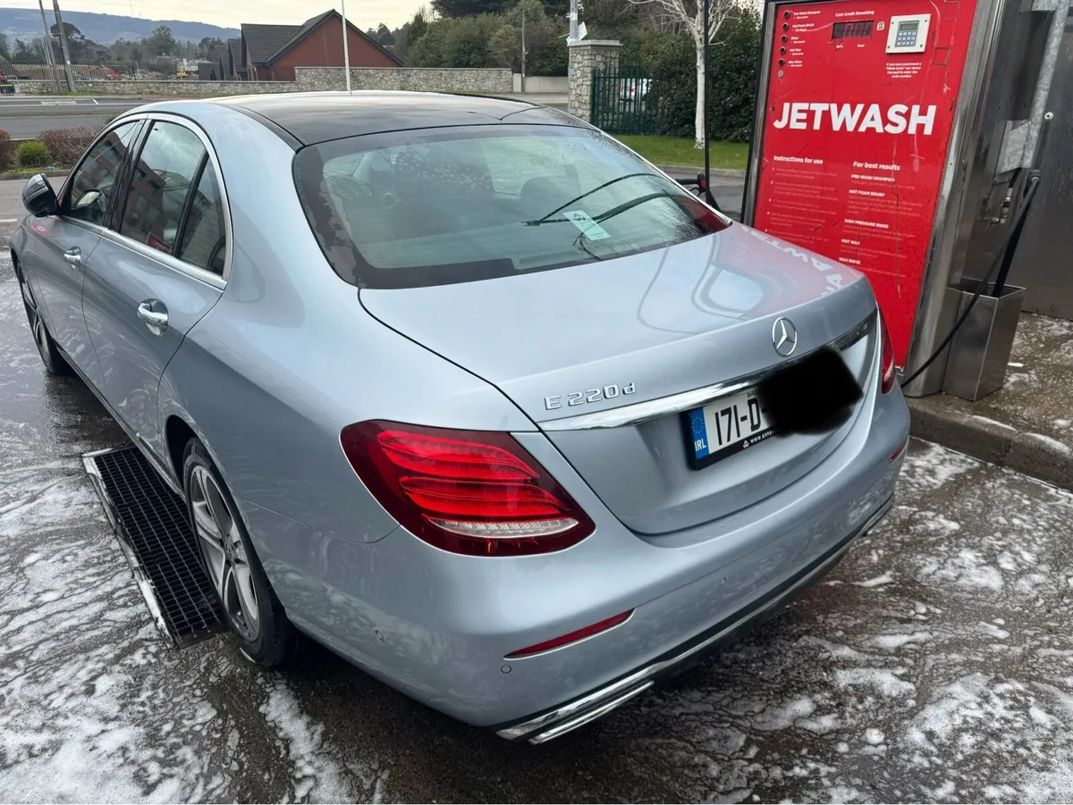 2017 Mercedes-Benz E 220 d Premium - Image 4