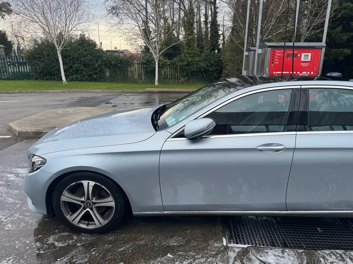 2017 Mercedes-Benz E 220 d Premium - Image 2