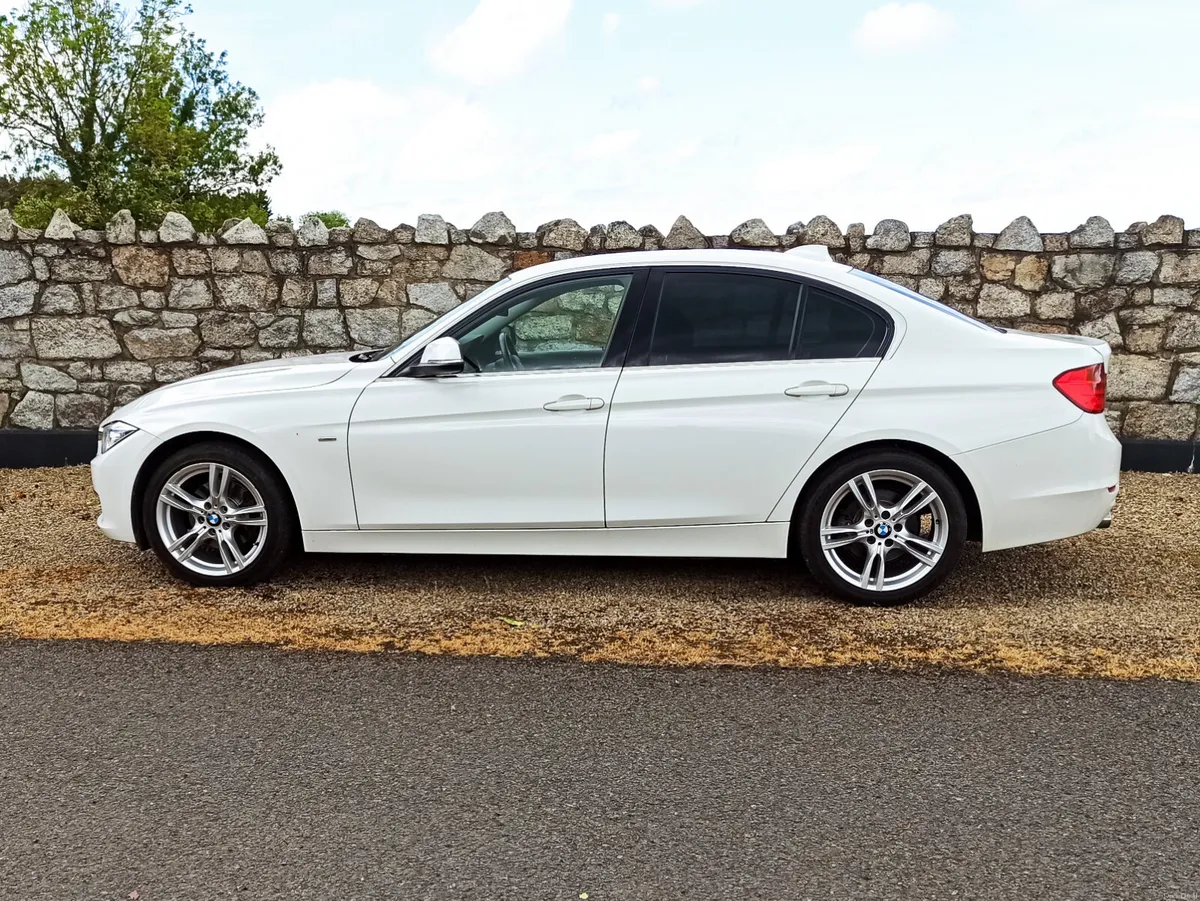 141 BMW 320d Luxury • Black Leather - Image 4