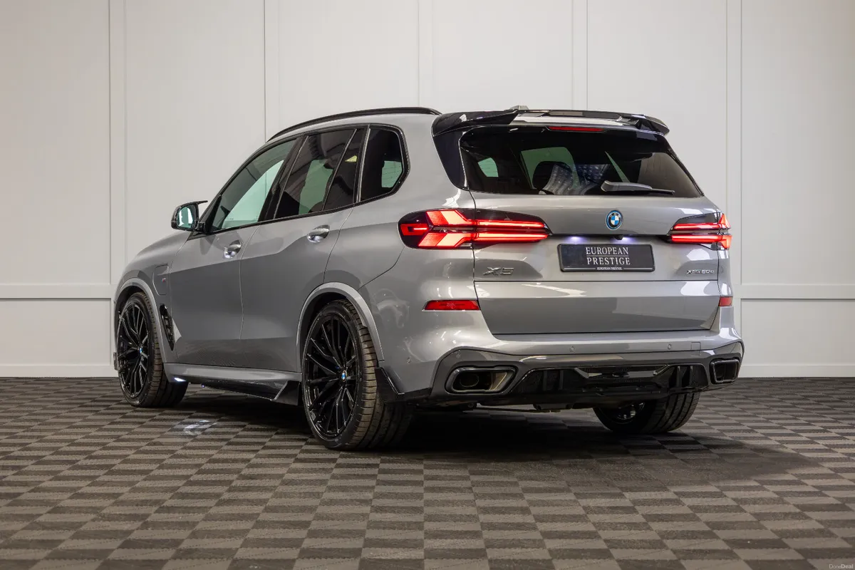 2025 BMW X5 X-Drive 50e M-Sport - Image 4