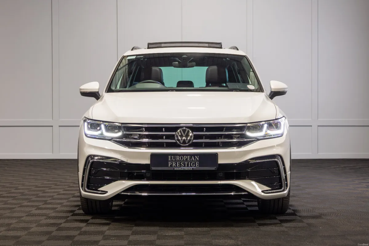 2024 Volkswagen Tiguan R-Line - Image 2
