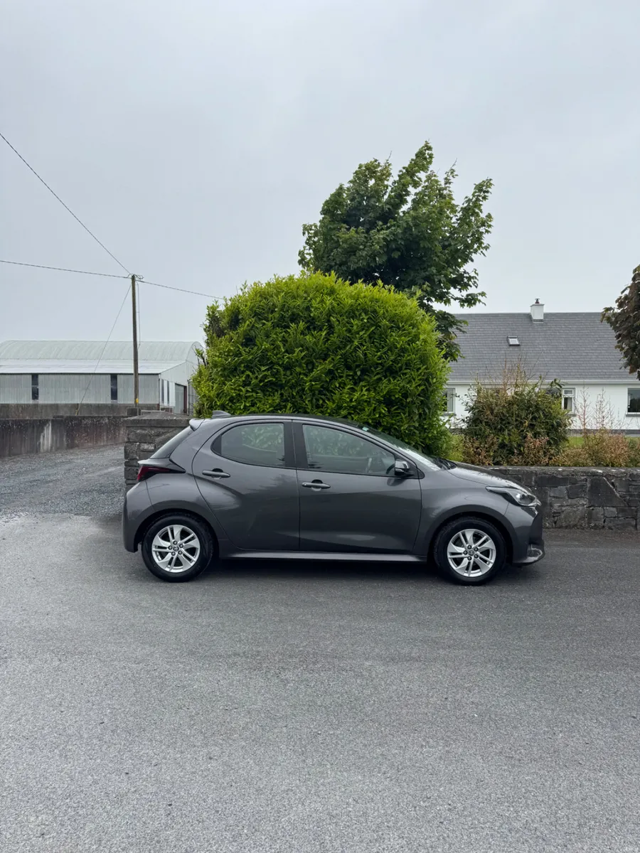 Toyota Yaris 2022 - Image 2