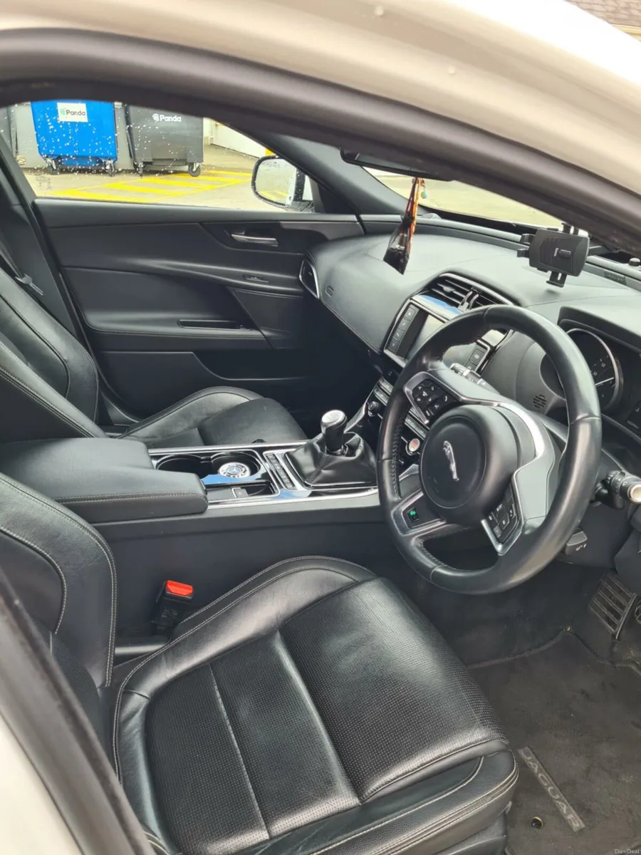 JAGUAR XE.R - Image 4
