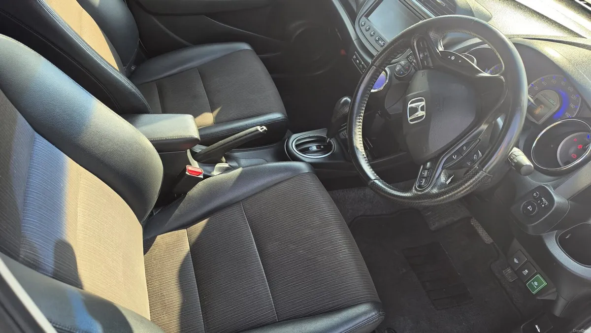 Honda Fit Hybrid - Image 2