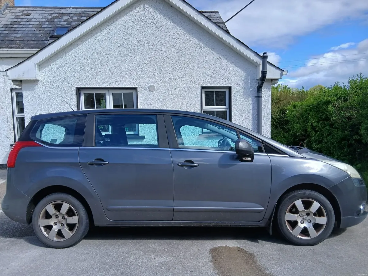 Peugeot 5008 , year 2010 - Image 1