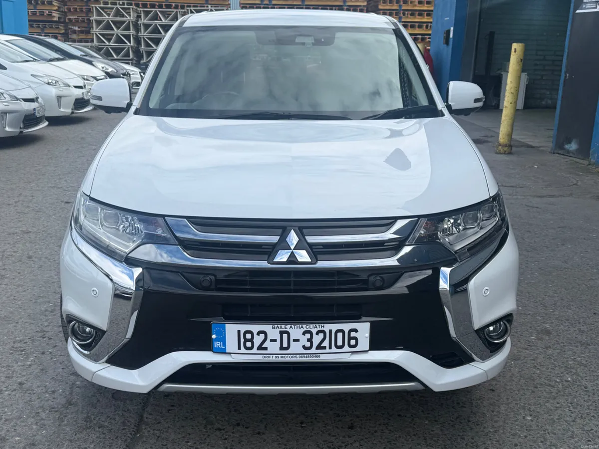 2018 Mitsubishi Oulander Phev G / Premium Package - Image 2