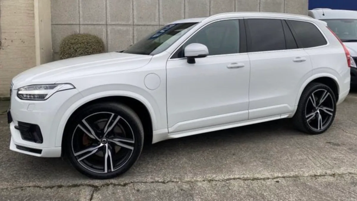 Volvo XC90 2.0L T8 Petrol Plug-in Hybrid R-Design - Image 3