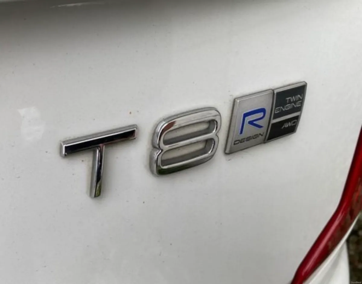 Volvo XC90 2.0L T8 Petrol Plug-in Hybrid R-Design - Image 4