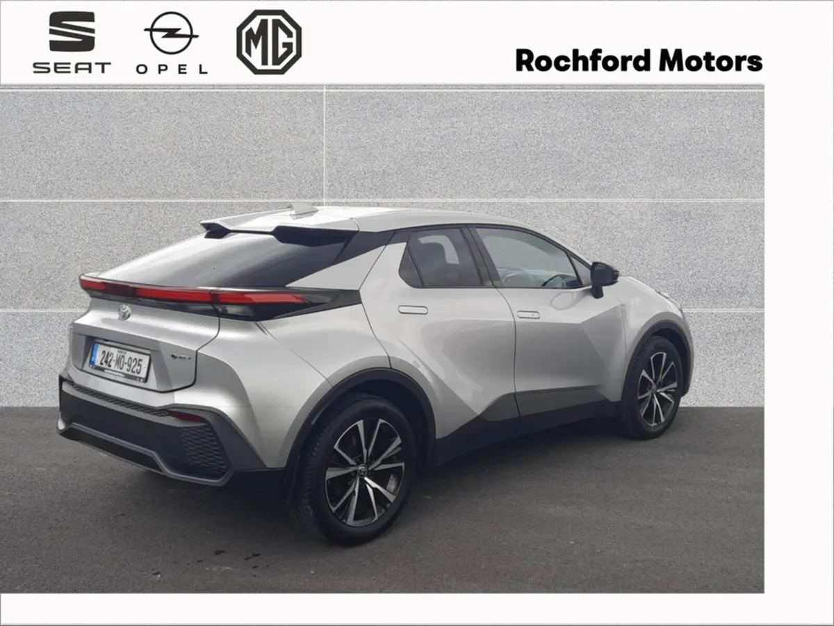 Toyota C-HR HEV SPORT - Image 4