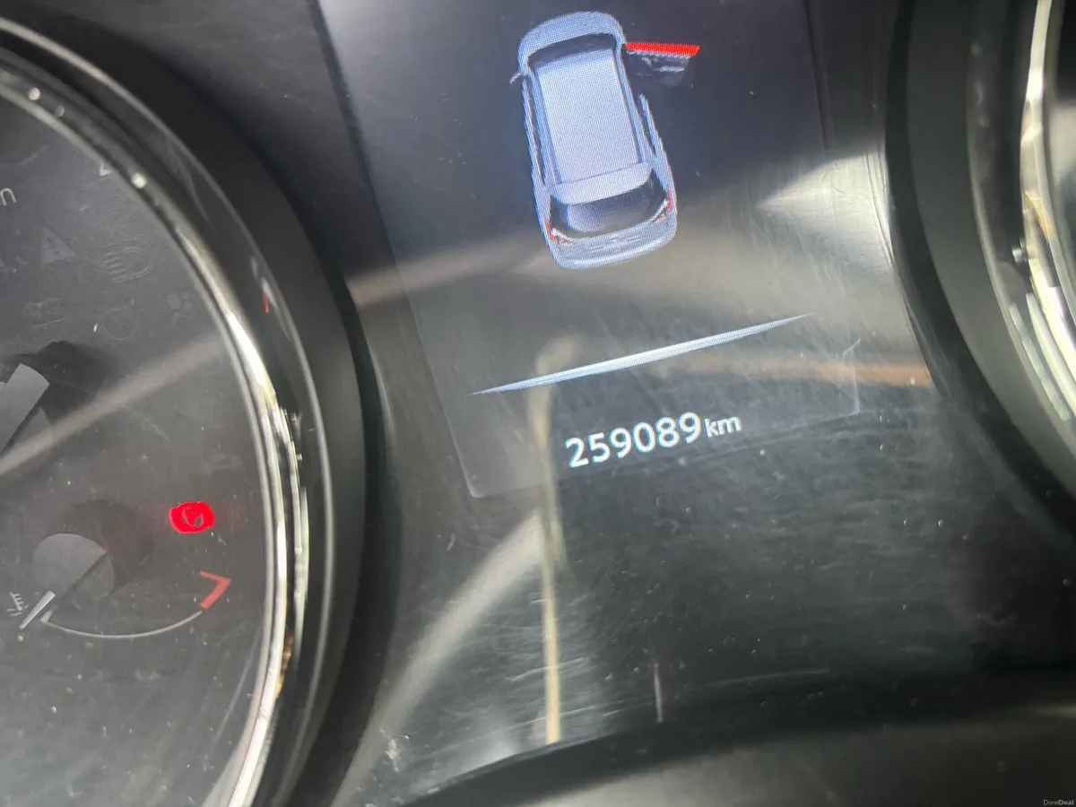 2016 Nissan xtrail 7 seater 4wd - Image 4