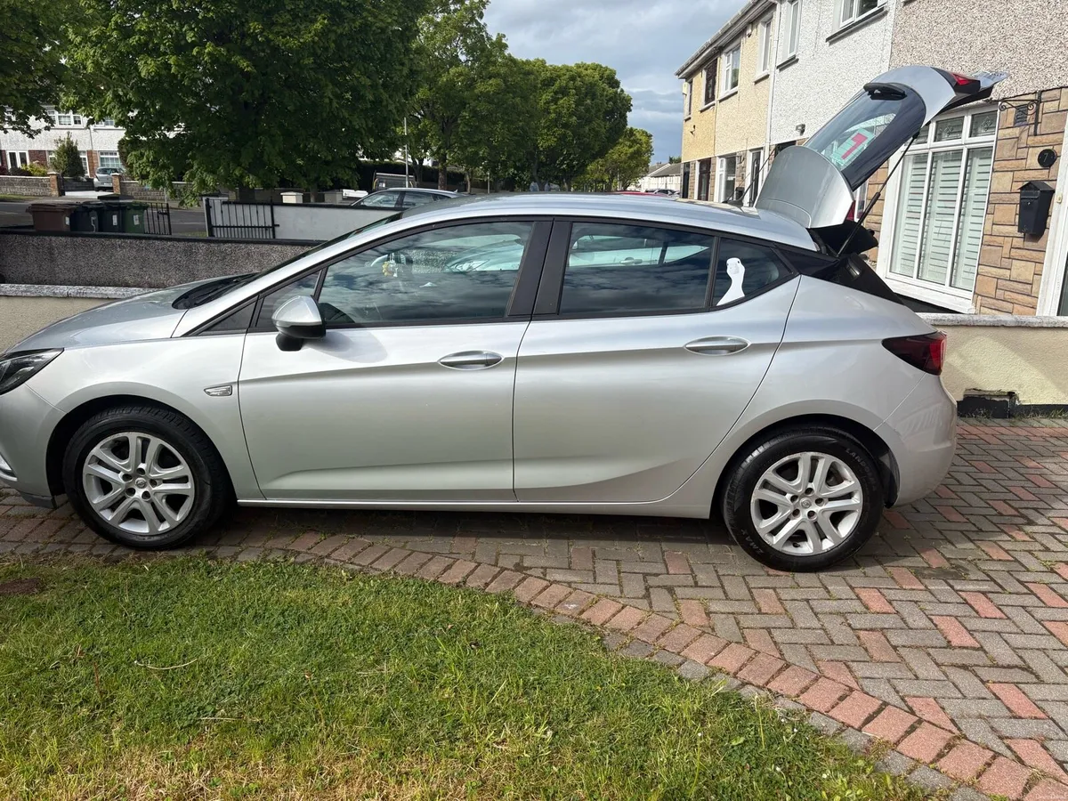 Opel Astra 2018 - Image 1