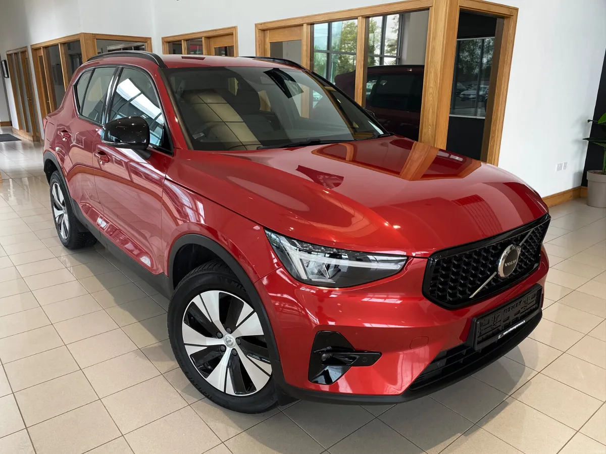 Volvo XC40 2023 T4 PHEV 211hp AT7 Plus bright - Image 1