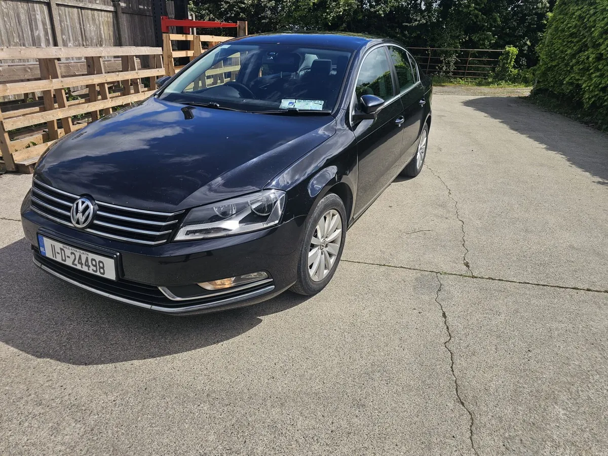 2011 Volkswagen Passat - Image 2