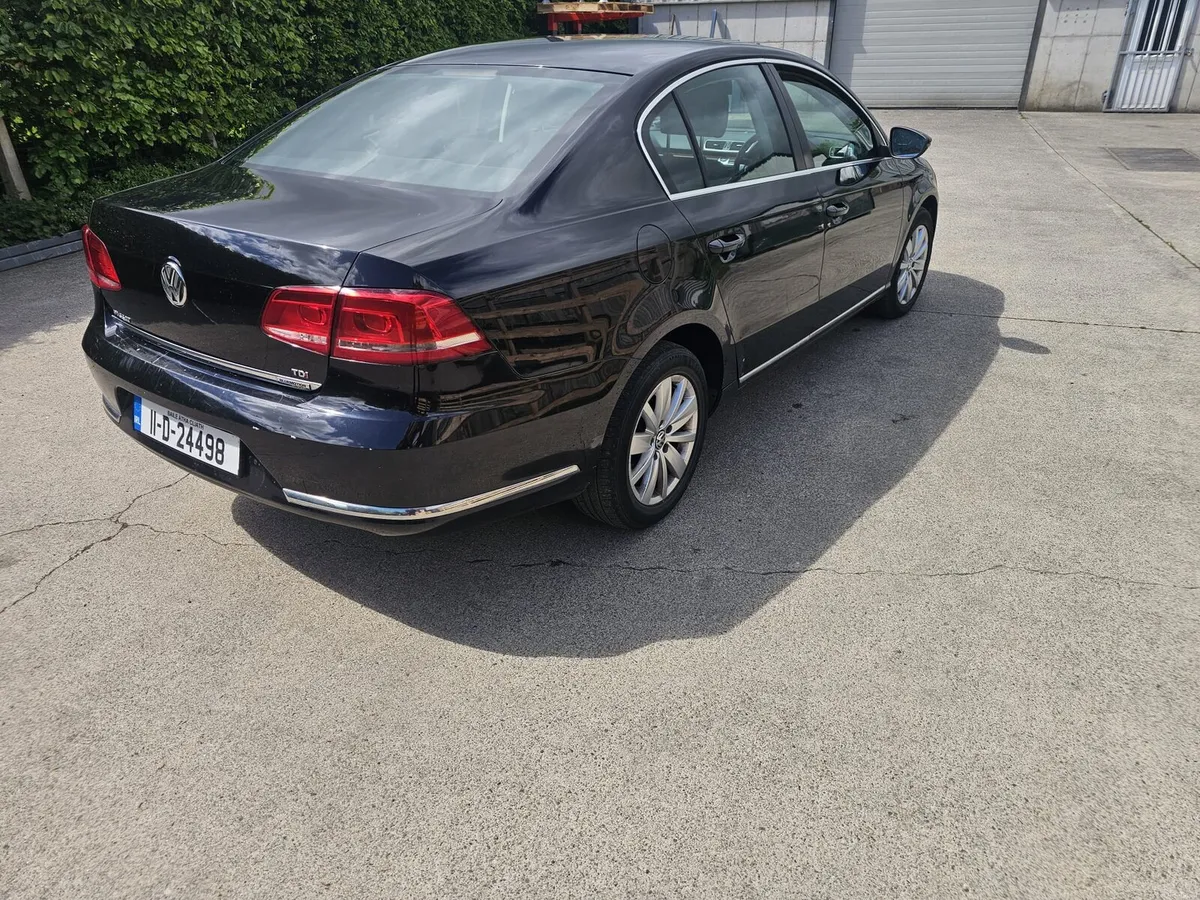 2011 Volkswagen Passat - Image 4