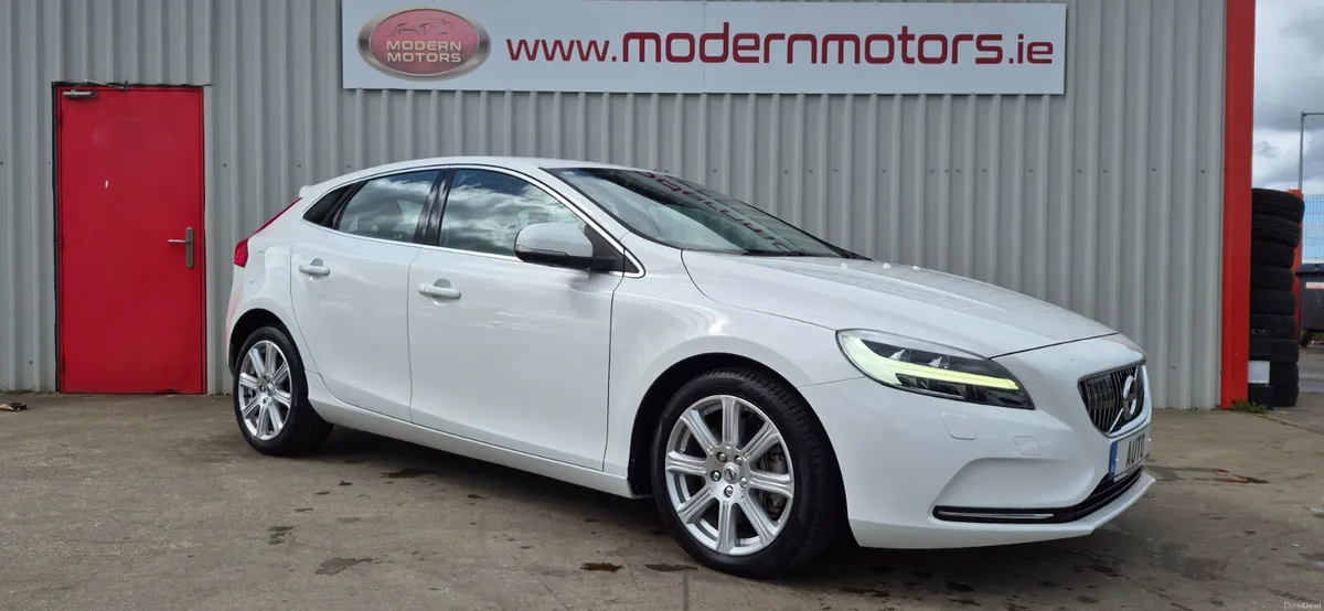 Volvo V40 2.0 D4 automatic inscription dl low kms - Image 2