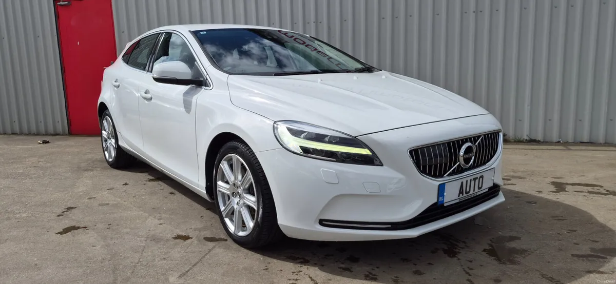 Volvo V40 2.0 D4 automatic inscription dl low kms - Image 3