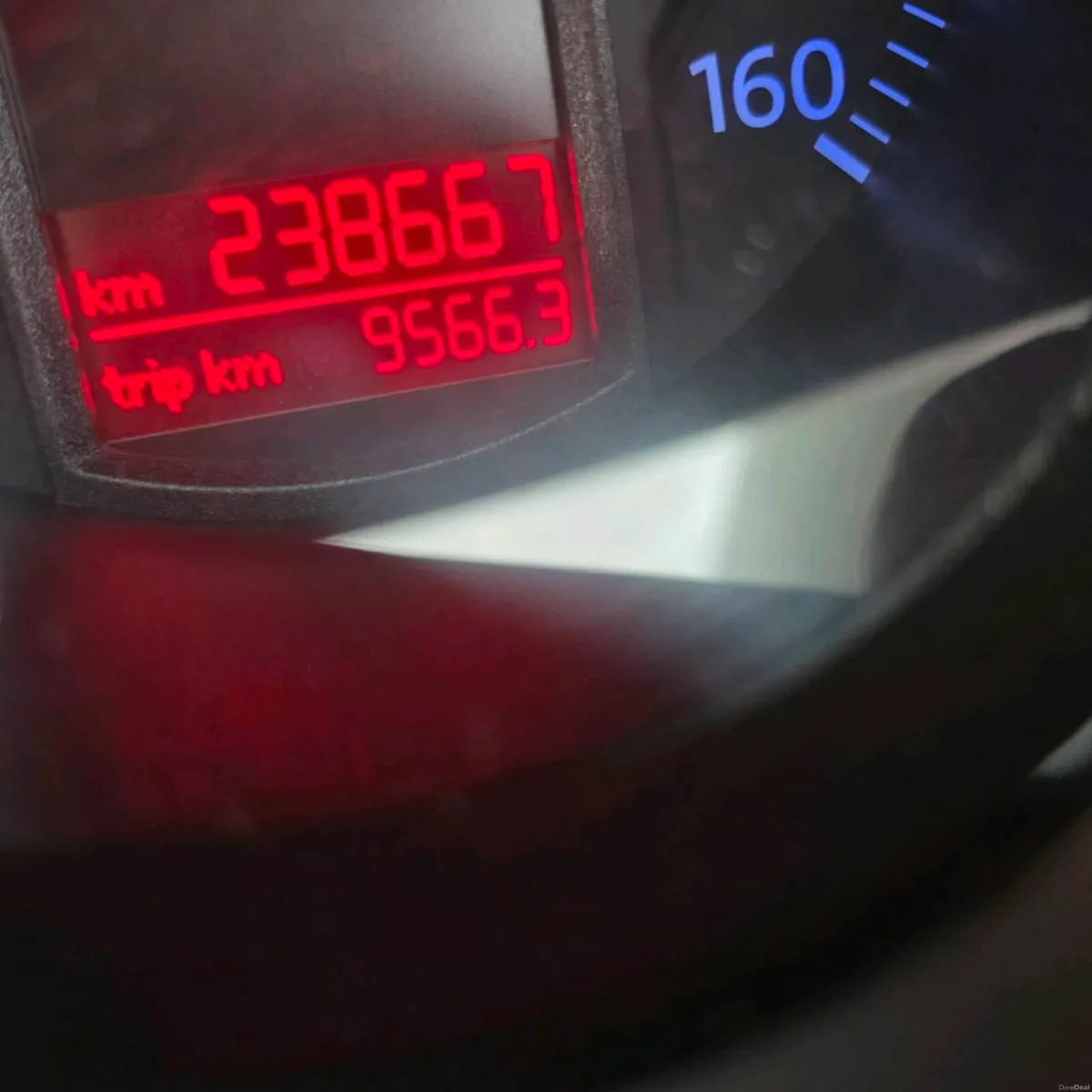 Volkswagon passat 2008 automatic - Image 2