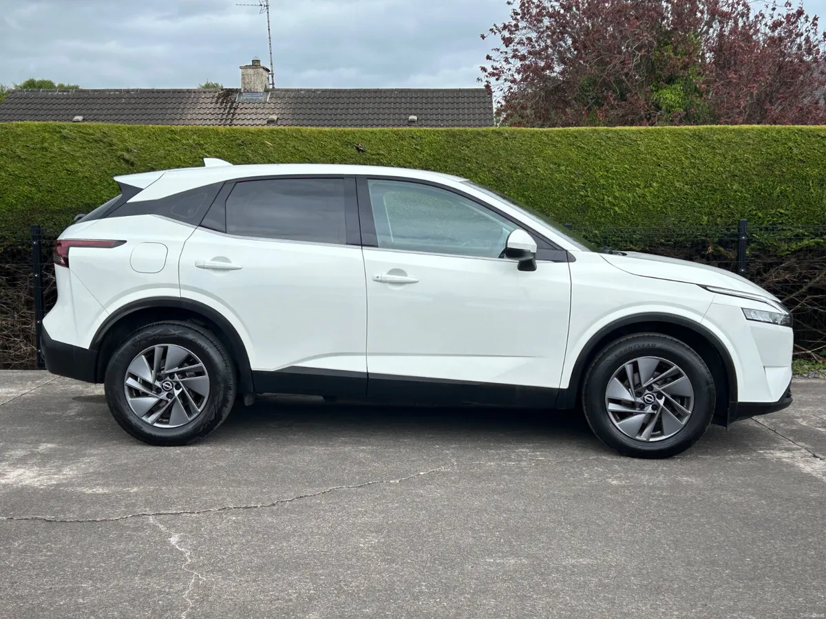 23Nissan Qashqai 1.3 Dig Accenta Premium Hybrid - Image 3