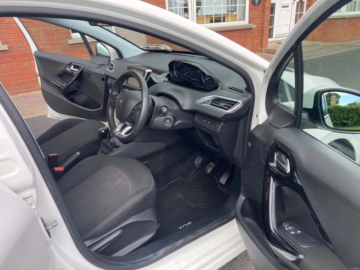Peugeot 208 2019 only 33 kilometres - Image 5