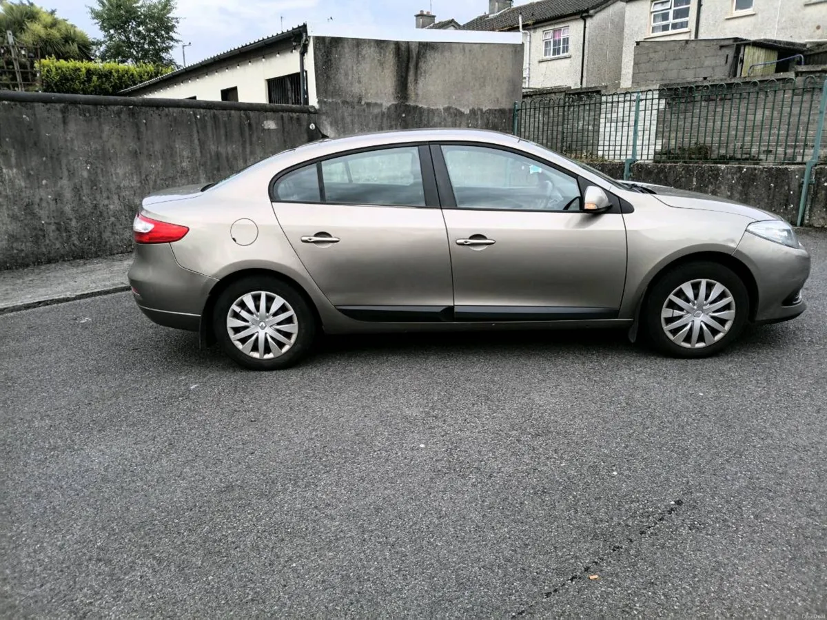 Renault fluency nct 4/28 price is 5750 - Image 3