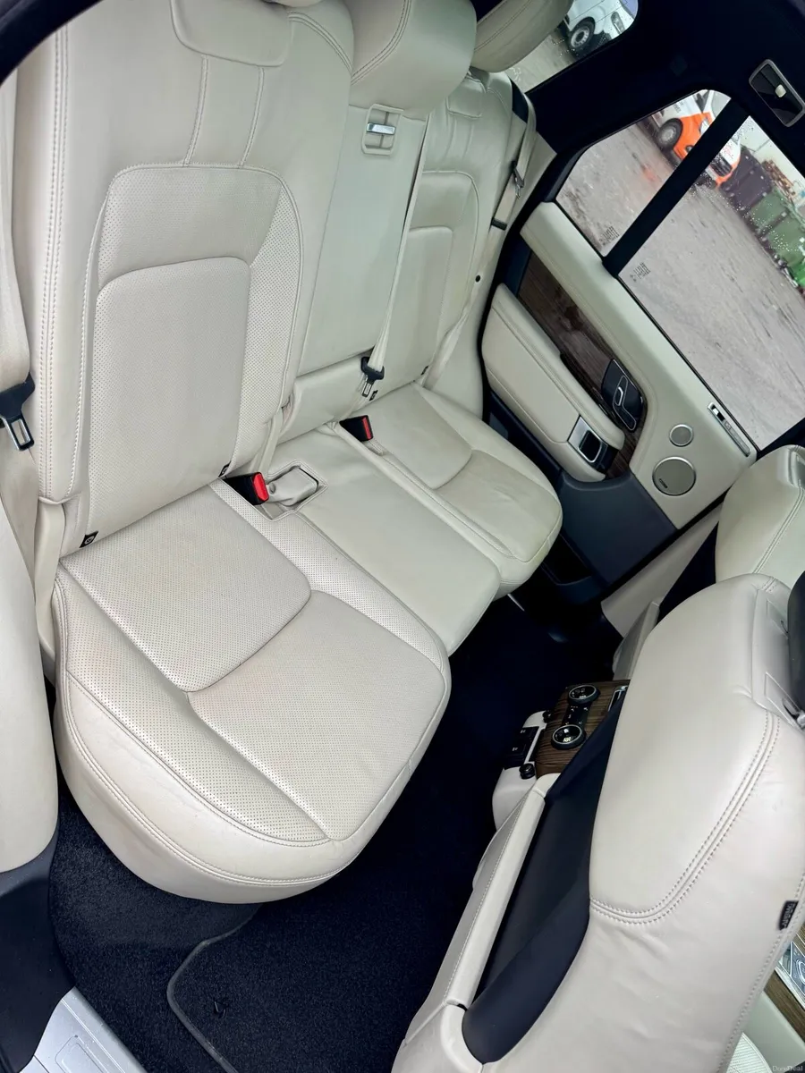 **Range Rover VOGUE/ PANO ROOF/ HEAD UP DISPLAY** - Image 6