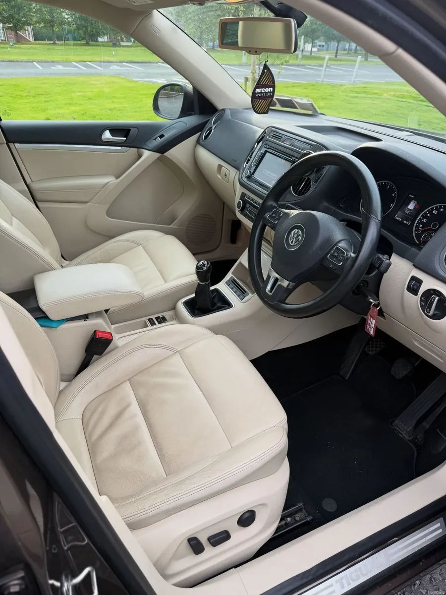 Volkswagen Tiguan 2015 - low KM - Image 3
