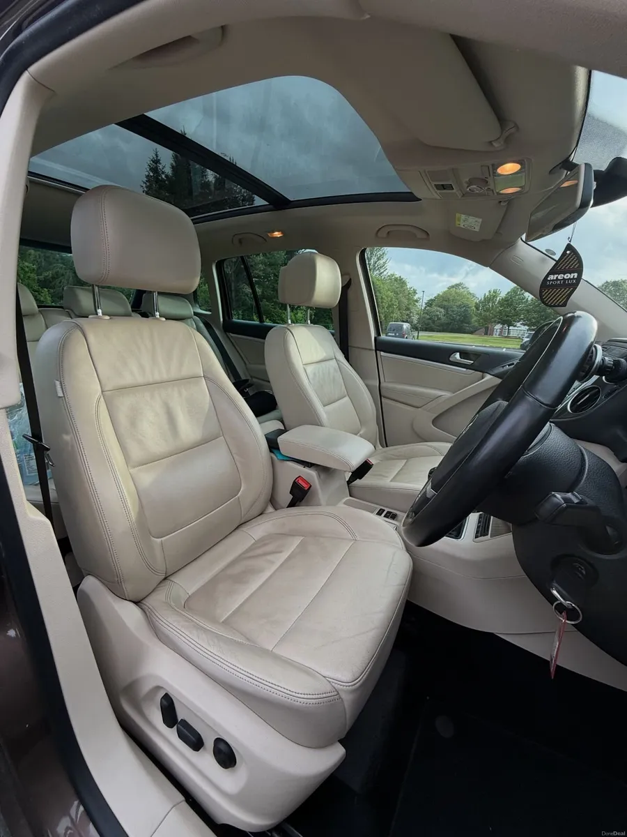 Volkswagen Tiguan 2015 - low KM - Image 4