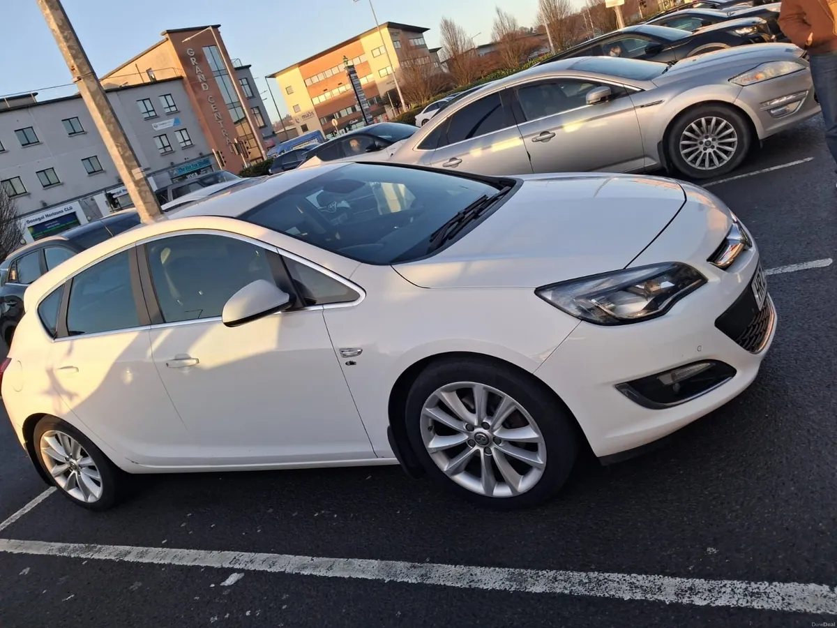 Vauxhall Astra  SRI 2l    160bhp. 2014 - Image 2