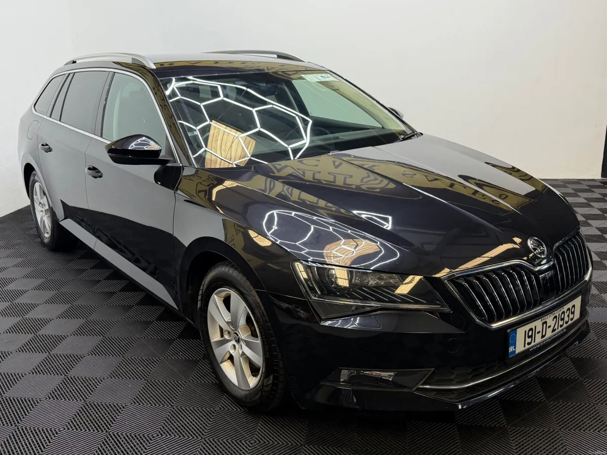 2019 Skoda superb 2.0 TDI 150bhp Style Estate - Image 2