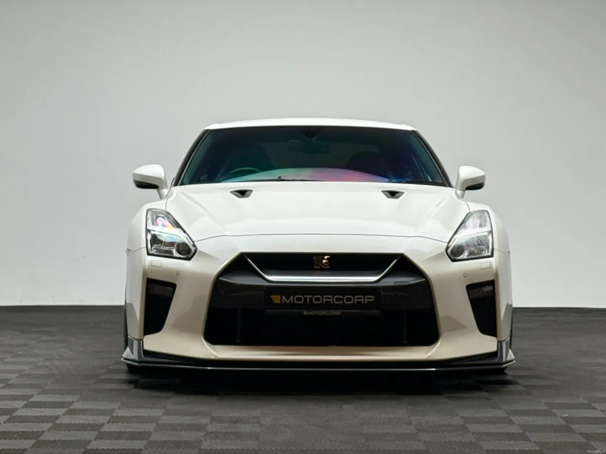 Nissan GT-R R35 GT-R 3.8 V6 - Image 2