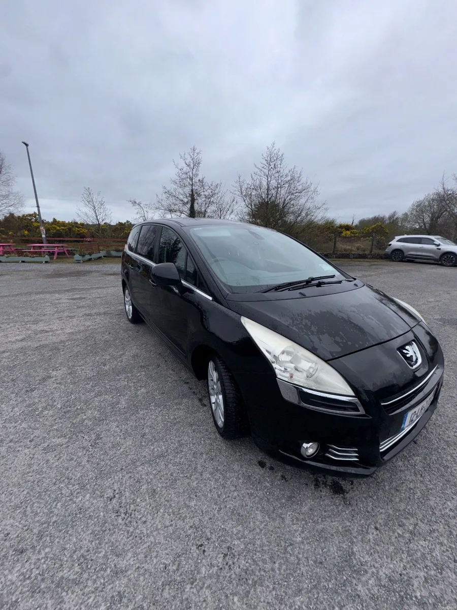 Peugeot 5008 2012 - Image 2