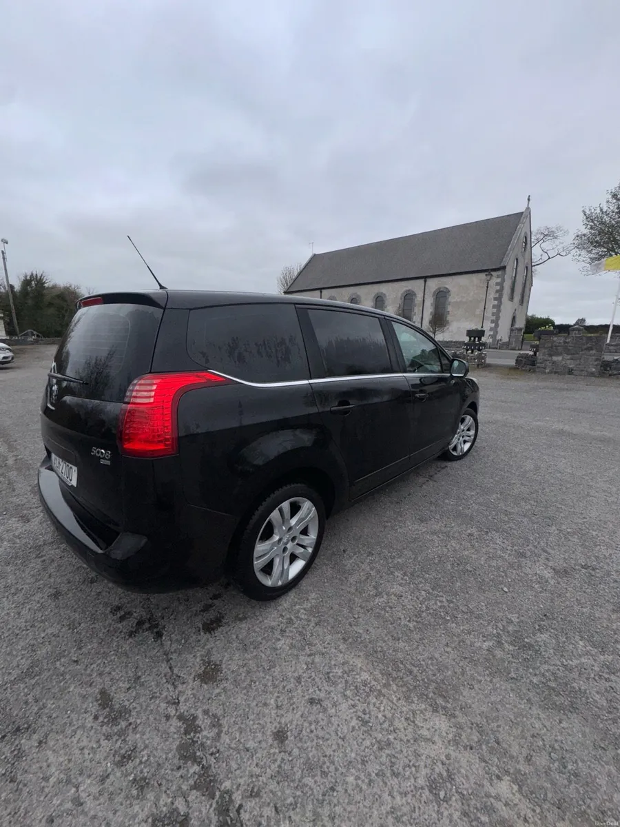 Peugeot 5008 2012 - Image 4