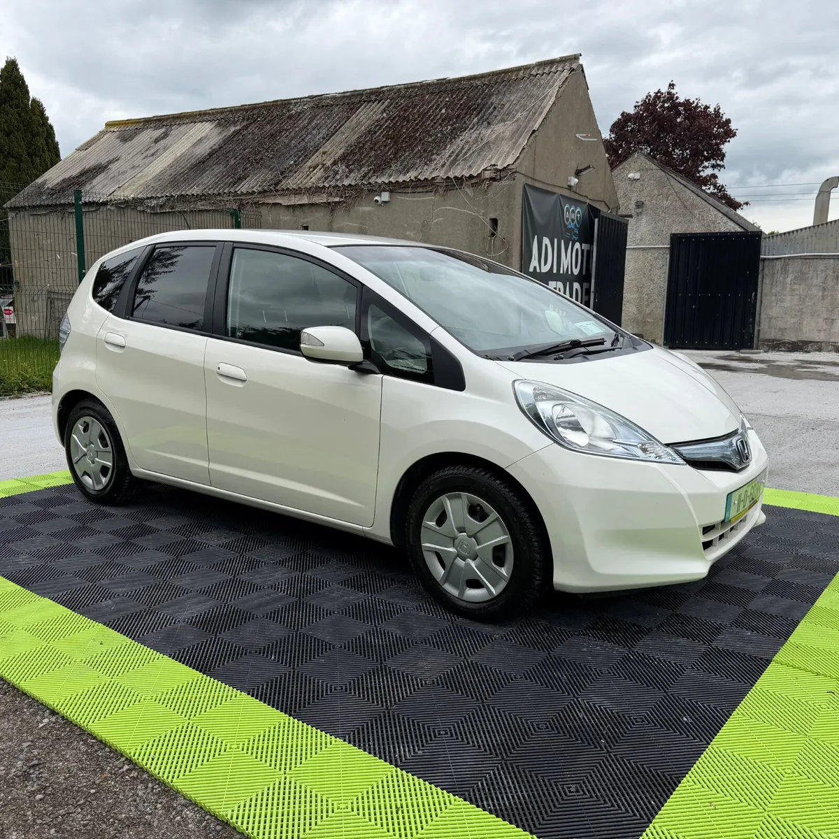 Honda Fit 2011 Hybrid Mint Condition - Image 2