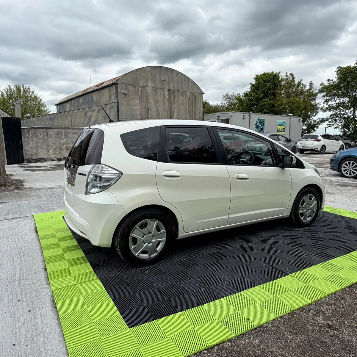 Honda Fit 2011 Hybrid Mint Condition - Image 4