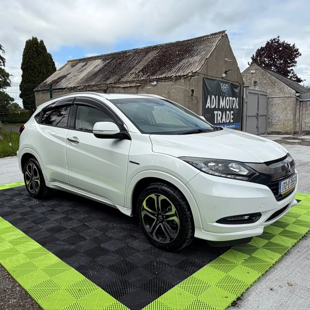 Honda Vezel 2017 Hybrid Low Mileage - Image 3