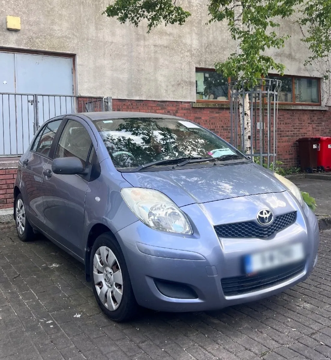 Toyota Yaris 2011 - Image 2