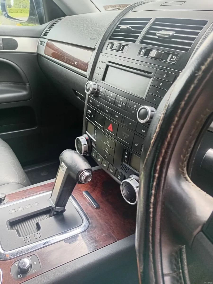Volkswagen Touareg 2010 - Image 4