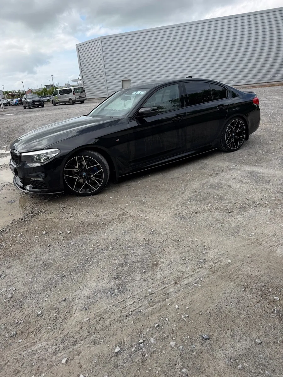 BMW5 Series - Image 2