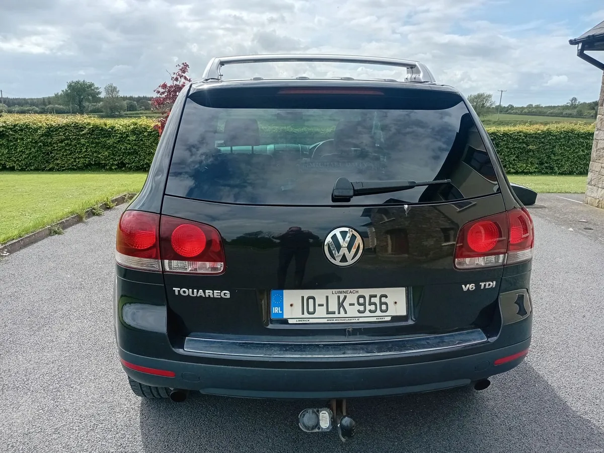 Volkswagen Touareg 2010 - Image 1